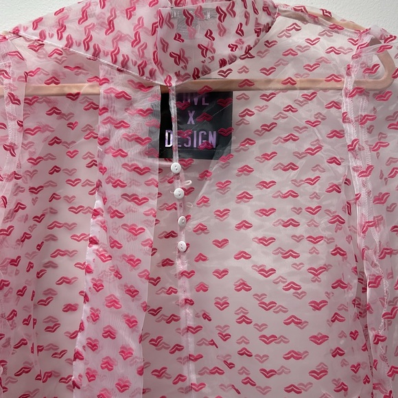 Love x Design Tie Neck Heart Kiss Blouse - Picture 7 of 11